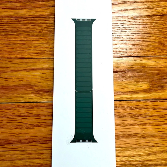 Apple Watch Sequoia green leather link band